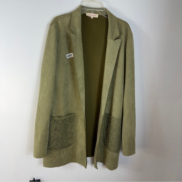 solltaire Jackets & Blazers - Solltaaire small green 19 p2p 28-1/2 length. Blazer jacket beautiful preowned